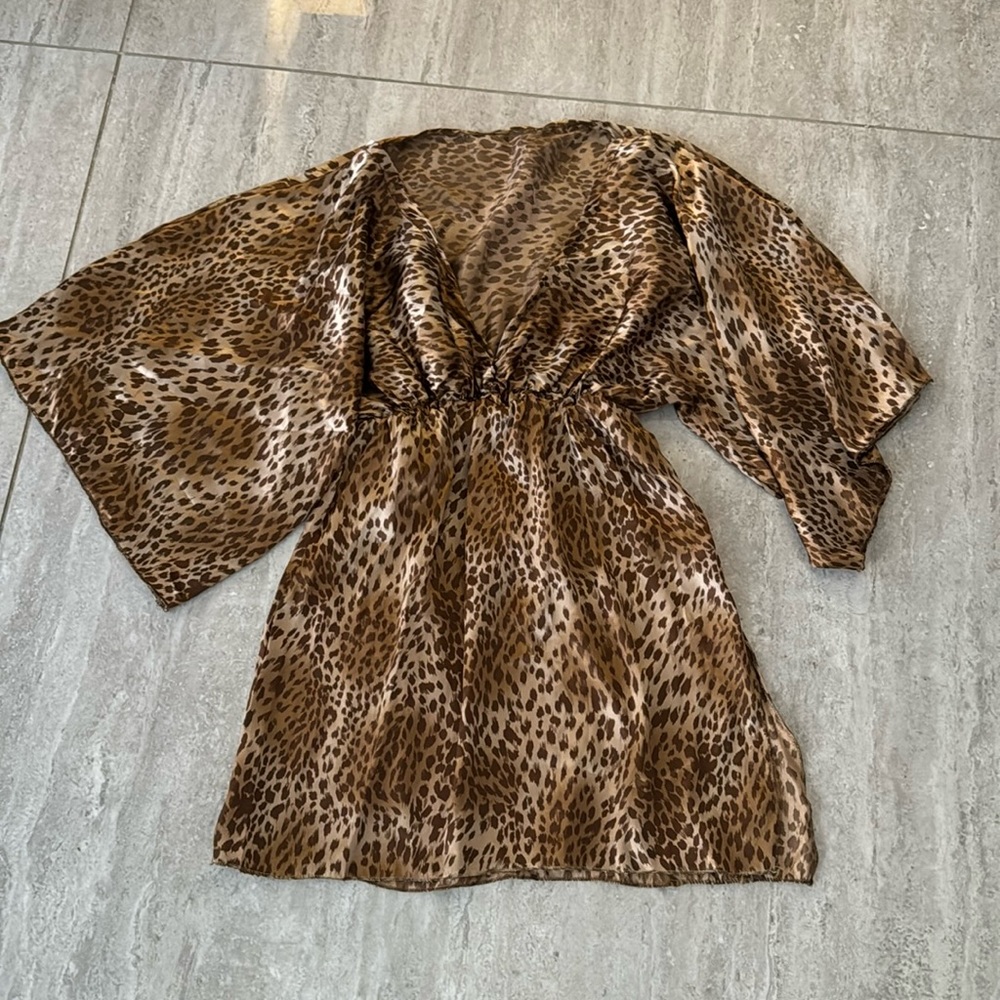 No brand or size listed but measures to be a small
